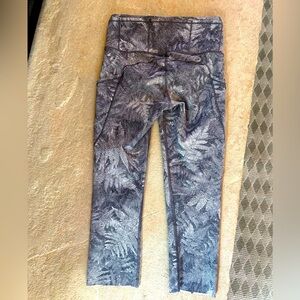 Lululemon capris size 4